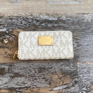 Micheal Kors wallet